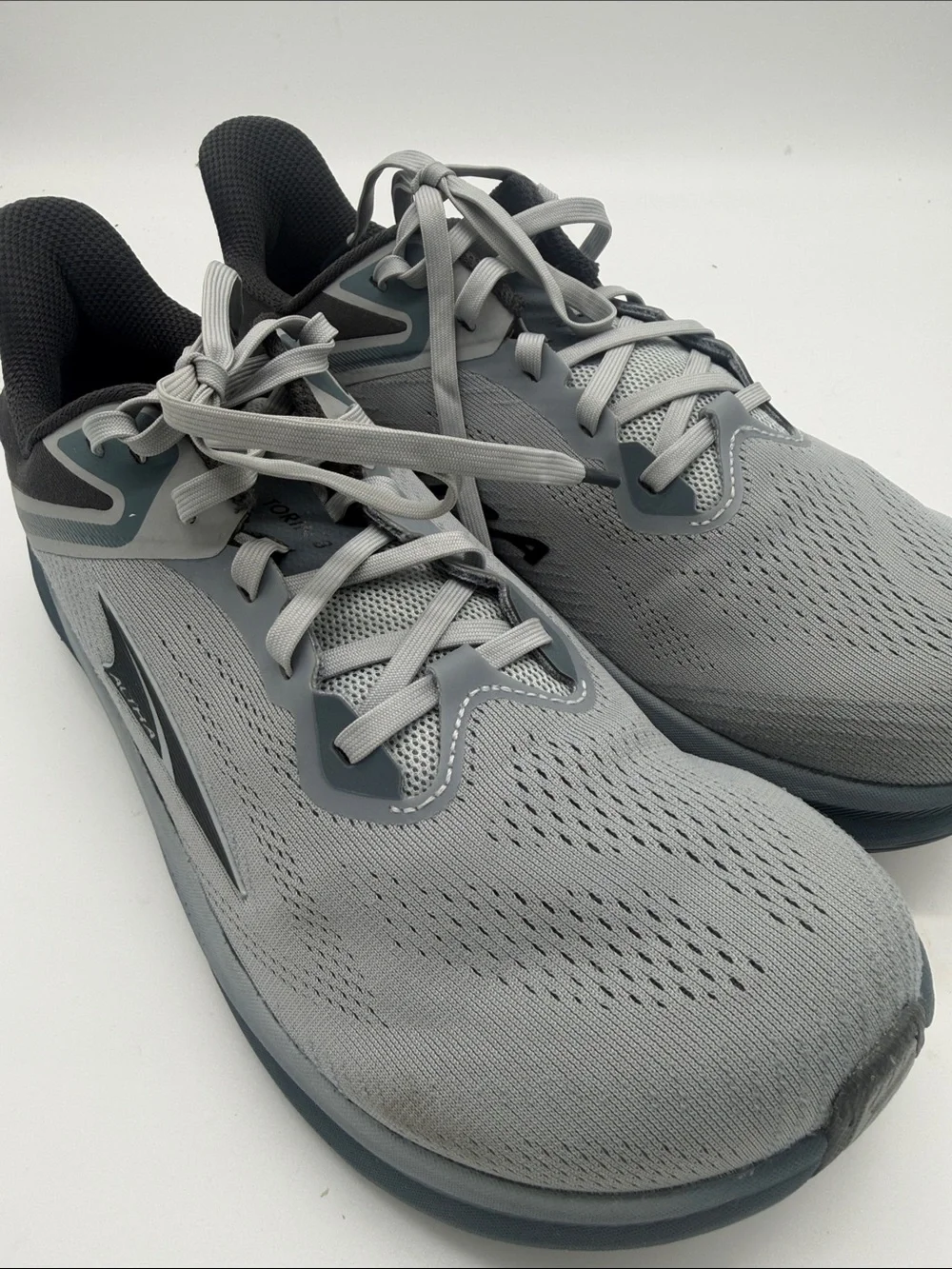 ALTRA men's torin 8 shoe in gray